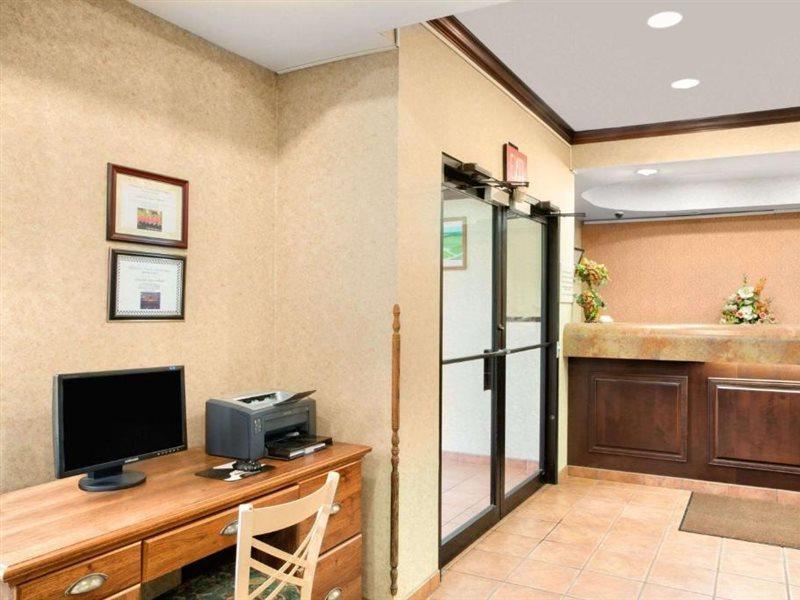 Super 8 By Wyndham Grayville Luaran gambar